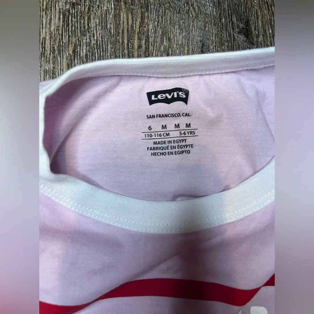 Levi's Pink T-Shirt Size‎ 6 M